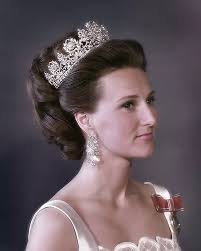🇬🇧: Queen Sonja of Norway, when then young princess. 🇳🇴: Dronning Sonja  av Norge, daværende unge prinsesse. #DronningSonja #SonjaofNorway  #QueenSonja #Monarchy #RoyalFamily #NorwegianRoyalFamily #UK #PrincePhilip  #Norway