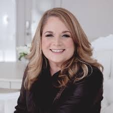 Catherine Kastner's Instagram, Twitter & Facebook