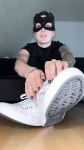 Libera i miei calzini e i piedi dalle con la lingua