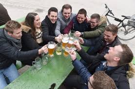 Дженнифер энистон, кортни кокс, лиза кудроу и др. Eight Rules For Making Friends In Germany The Local