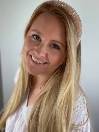 Ashley Kinney's Instagram, Twitter & Facebook