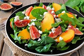 Insalata Di Pesche Fichi E Formaggio Ricetta Facilissima Per Un Piatto Fresco