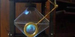 Bauform, meist quadratischer grundfläche, die aus unterschiedlichen alten kulturen bekannt ist. Smartphone Als Hologramm Projektor Pc Welt