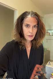 Her birth sign is sagittarius. Teri Hatcher Geht Fur Ein Flotter Power Spaziergang Durch Die Menschenleeren Strassen La So Bleibt Sie Fit Aktuelle Boulevard Nachrichten Und Fotogalerien Zu Stars Sternchen