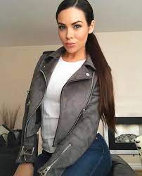 S L E E K Beaut Emilylove Wearing Our Luxe Wrap Ponytail In Shade Paparazzi Perfect Hair Rehab Hair Rehab London Hair