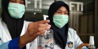 Dalam pertunjukan, tarian sumatera utara ini, penari akan membawa gari atau pedang, baluse atau tameng dan juga toho atau tombak sebagai properti ketika menari. Kampus Umi Perkenalkan Cara Bikin Hand Sanitizer Dari Alkohol Dan Gel Lidah Buaya Merdeka Com
