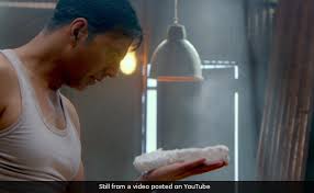 Padman Song Saale Sapne Akshay Kumar Motivates You To Dream Big Padman song aaj se teri sari galiya meri ho gayi, aaj se mera ghar tera ho gaya.