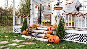 It can be the eye catchy thing outside of the house which can make other people who visit or even just passing by. 22 Spooky Outdoor Halloween Decoration Ideas