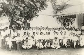 100%(3)100% found this document useful (3 votes). Cerita Museum Sumpah Pemuda Gedung Kramat Raya 106 Milik Sie Kong Liong