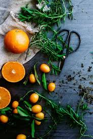 The Stylist Wanted To Show How The Oranges Are Freshly Picked I Like How They Added The Sciss Fruits Et Legumes Fruits Et Legumes De Saison Stylisme Culinaire
