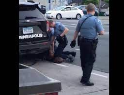 Mort De George Floyd A Minneapolis Le Policier A Ete Arrete Et Place En Detention