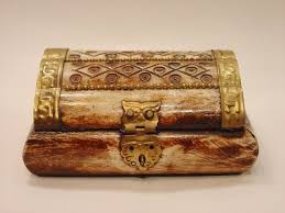 The only difference between elephant ivory and mammoth ivory is judged on the basis of the angle of the schreger lines. Jewellery Box Handmade In India Small Vintage Camel Bone And Brass Trinket Colorcard De