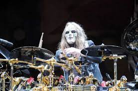 Stevie wonder is an amazing drummer. Mzv6rqd36feg M
