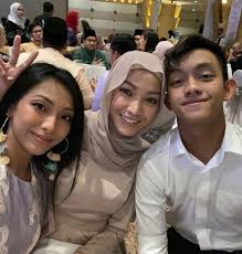 Just for fun and make friend,,its life. Di Usia 54 Tahun Anak Dara Datin Suliza Makan Hati Orang Cakap Macam Adik Beradik Nona