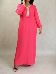 Nous vous fournissons un large choix de robe en dentelle, robe boho, robe maxi, robe longue, robe blanche, robe sexy, robes moulantes, robes vintage, robes d'été, robes patineuses, robes de soirée. Robe De Maison Et D Ete A Pompons Robes Pas Cher Pour Femme Couleur Rose Flashy Pret A Porter Et Accessoires