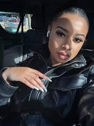 Hey heyy Goodmorning🖤🍷