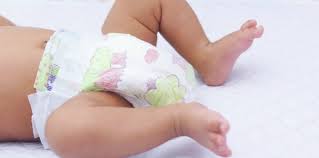 Bagian kulit, seputar bola mata, dan gusi berwarna bagi kondisi tubuh bayi yang terlihat sangat kuning ketika dilahirkan atau dalam tempo 2 minggu masih saja kuning, air kencing berwarna. Warna Urine Bayi Warna Apa Yang Normal Atau Perlu Diwaspadai Theasianparent Indonesia