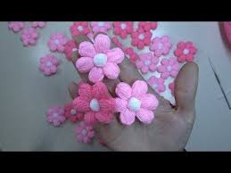 Met Dit Filmpje Haak Je Zo N Leuke Mollie Flower Basiskennis Van De Haaksteken Is Vereist Er Wordt Gebruikt Gemaakt Van Een Magic Loop Krose Tig Isleri Orgu