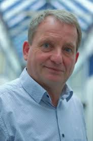 Congratulations! Cambridge-Kandidaten können Erfolg endlich in Händen  halten