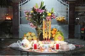 Ngoài việc cúng giao thừa trong nhà , mỗi gia đình thường chuẩn bị thêm mâm cúng giao thừa ngoài trời để cúng chào đón các vị quan hành khiển và phán quan năm mới. Bai Cung Giao Thá»«a Ngoai Trá»i Táº¿t Ká»· Há»£i 2019 Theo VÄƒn Kháº¥n Cá»• Truyá»n