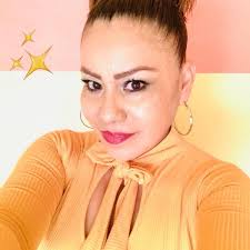 Acompáñame ahora, aunque no hablemos, permanezcamos en silencio bebiendo un  café, una cerveza o una copa de un buen vino; ven a visitarme ahora y dame  los buenos días con un gran