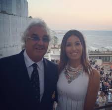 Ad in spiaggia lei mostra un fisico spettacolare, ma un volto un po' tirato e lui sorride solo con il figlio, scriveva 'diva e donna' riferendosi proprio a elisabetta gregoraci e flavio briatore. La Gregoraci E La Fine Del Matrimonio Con Briatore Dopo Il Funerale Mi Ha Lasciata Sola Per Andare In Discoteca Ilgiornale It