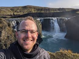 יש חברים שעונים להם רק בימי א'. 1+1 בבלאק על תפריט ההמבורגרים לחברי מועדון  בימי ראשון בין השעות 17:00 -22:00!* עוד לא חברי מועדון? שאלו את המלצרים  בסניף או הצטרפו באפליקציית בלאק