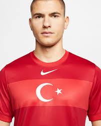 Wird die türkische nationalmannschaft mit roten heimtrikots und weißen awaytrikots von nike auflaufen. Turkei 2020 Stadium Away Herren Fussballtrikot Nike De