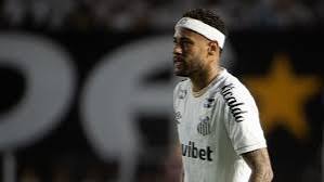 Neymar se manifesta sobre inc&ocirc;modo que o tirou de Santos x Palmeiras e deve ser desfalque - ESPN