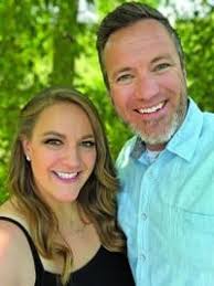 BUSINESS FOCUS: Salon 22 (advertisement)