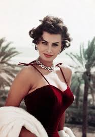 Sophia loren and carlo ponti were married on april 9, 1966. In Honor Of Sophia Loren S Birthday Here Are 7 Ways To Dress Like A Bombshell This Fall Vogue