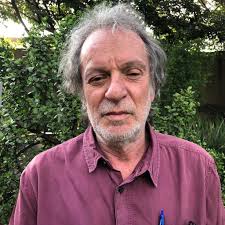 Koos Prinsloo se 'Slagplaas' praat nou Engels