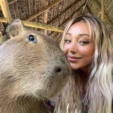 Hannah Conlon's Instagram, Twitter & Facebook