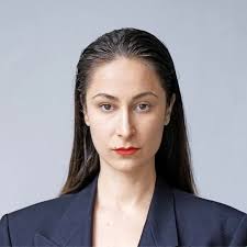 Punktgenau vor Porschefahrer Ulf Poschardt platziert hat die  Schauspielerin, Regisseurin und Fotzenschleimpowerfrau Mateja Meded  (@mateja.meded) bei den @wienerfestwochen eine furiose Rede gehalten,  Thema: «Petromaskulinität»! Dieser Artikel ist auf ...