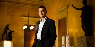 Gérald darmanin est né à valencienne d'une mère femme de ménage et d'un père tenancier de le ministre s'appelle d'ailleurs gérald moussa darmanin. Qui Est Gerald Darmanin Ce Sarkozyste Desormais Ministre De Macron