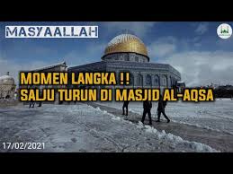 Sementara daerah lainnya terjadi angin kencang dan hujan. Subhanallah Salju Turun Di Masjid Al Aqsa Palestina 02 2021 Youtube