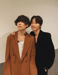 綾野剛 alexandros の肩組みショット大反響 アヤノサンドロス再び オリコン yahoo ニュース 洋平 川上 alexandros 川上洋平