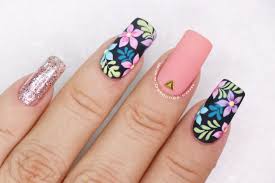 Una buena idea para lucir unas uñas perfectas, es un decorado en corazones. Diseno Esmalte Semipermanente Deko Unas En 2021 Manicura Para Unas Cortas Unas Negras Decoradas Unas Manos Y Pies