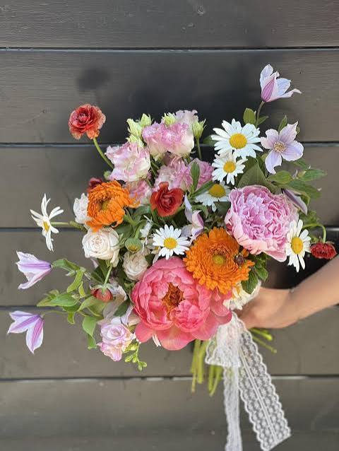 Wildflower Wedding Bouquets: Natural Wedding Flowers You'll Love - hitched.co.uk
