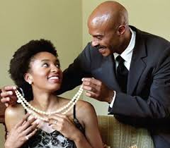 4 Signs She Is Dating A Mubaba – Tukatiane