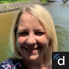 Michelle Elliott's Instagram, Twitter & Facebook