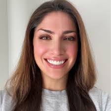 Danielle Earls's Instagram, Twitter & Facebook