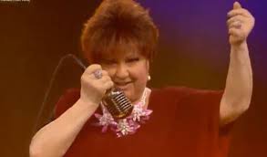 Orietta berti is among the guests of today in sunday in but she entered the studio with some difficulty. Orietta Berti Canta I Maneskin Guarda Il Video E Scatenata Video