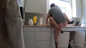 Gelangweilte Milf Hausfrau fickt den Handwerker