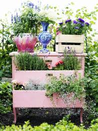 Love The Chest Of Drawers Used As Planters Vintage Garden Decor Upcycled Planter Recycled Garden
