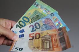 Cursul de azi a dolarului, euro şi leului moldovenesc in moldova. Bancherul Pot Trimite Euro Intr Un Cont In Lei La O Banca Din Romania