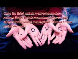 Karena kata kata romantis ini mampu mewakili perasaan yang sedang bergejolak di dalam hati saat kita mengkritik orang lain, pastikan kritikan kita membangun bukan untuk menjatuhkannya. 53 Kata Kata Mutiara Kehidupan Penuh Makna Dan Inspirasi