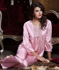Saten Pijama Takimlari Pembe Yetim Kol Ip Bagcikli Yuvarlak Yaka Pijama Moda Stilleri Kadin Olmak