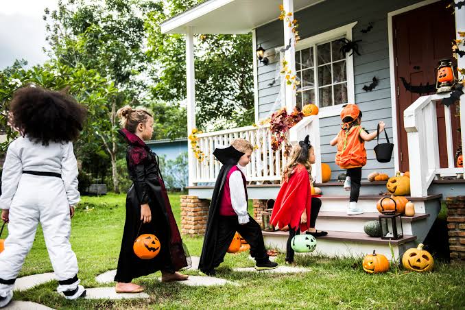 Safe Trick-or-Treating Practices for Kids and Teens: A Comprehensive Guide - MD Searchlight