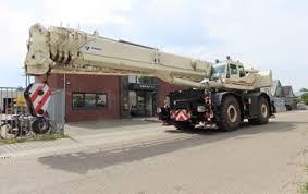 Terex RT-700 Rough Terrain Crane